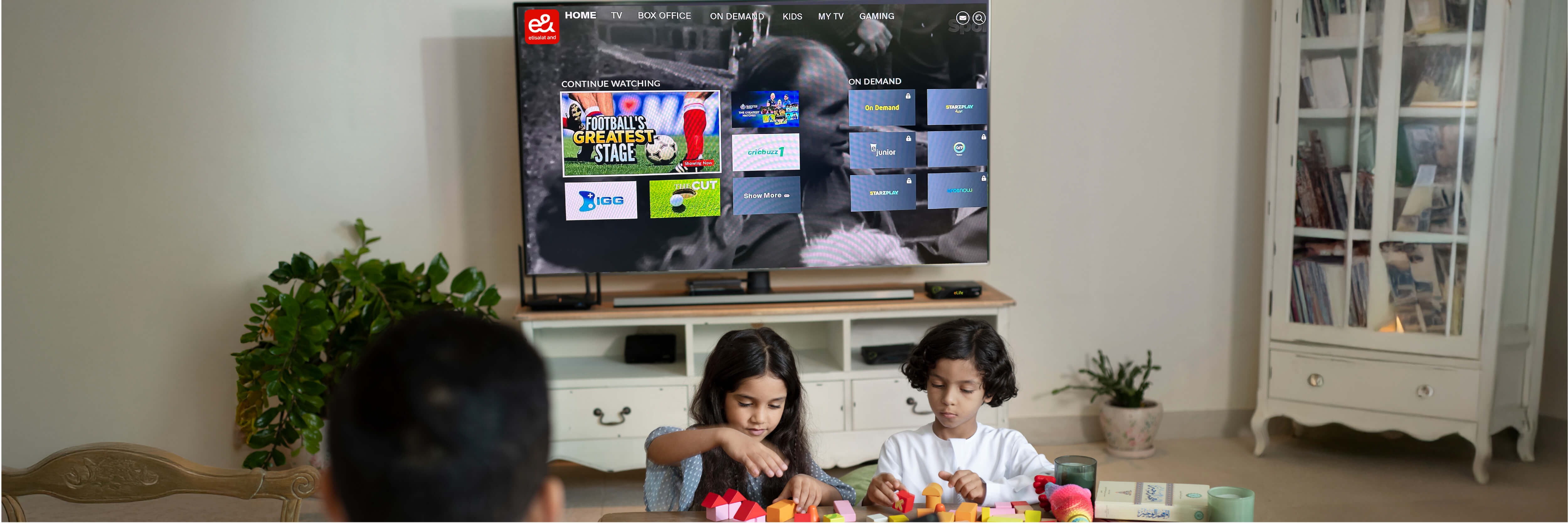 Photo by Toa Heftiba